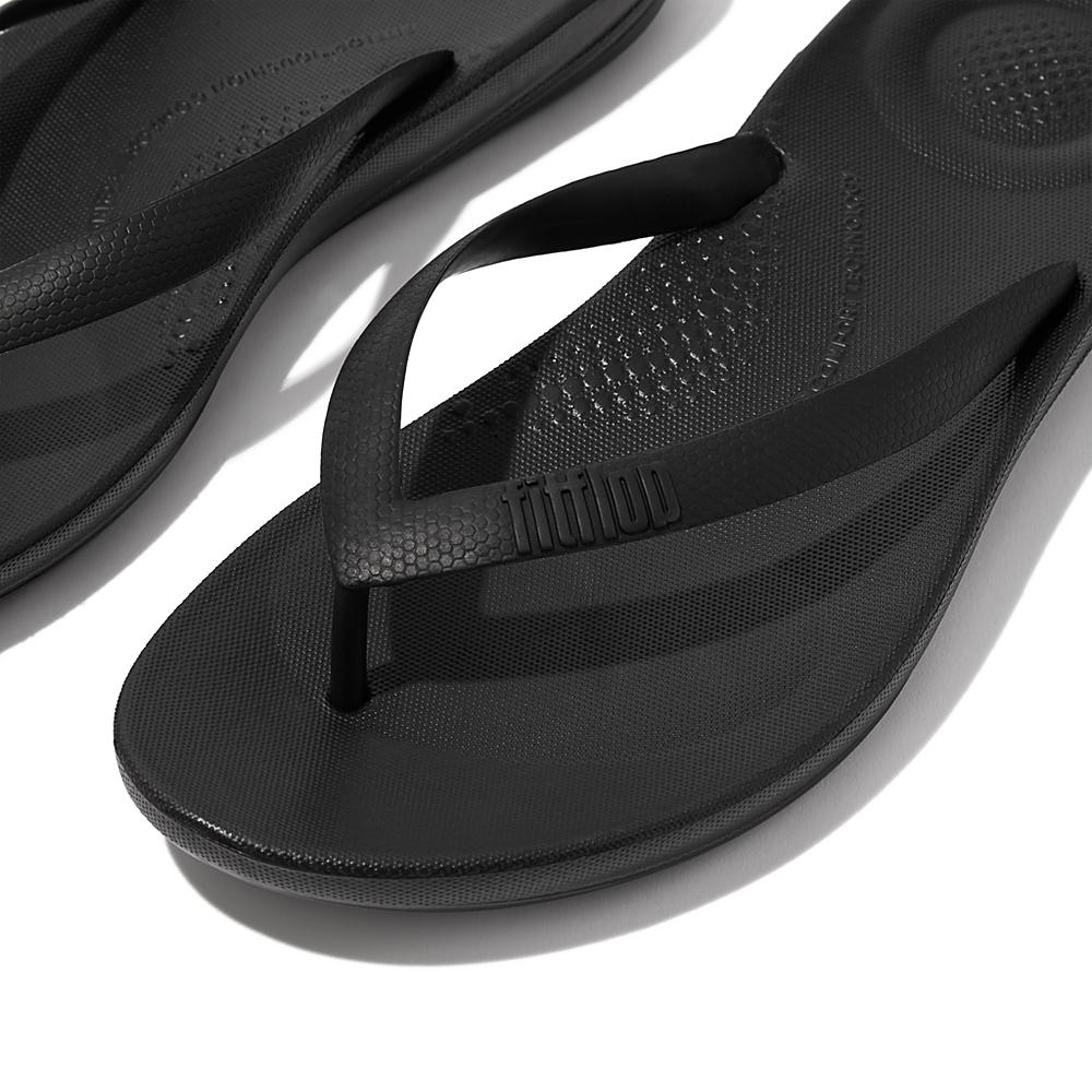 Black Men's Fitflop IQUSHION Ergonomic Flip Flops | RY6807419