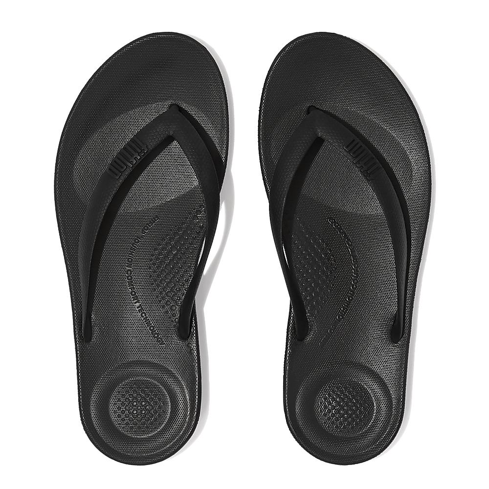 Black Men's Fitflop IQUSHION Ergonomic Flip Flops | RY6807419