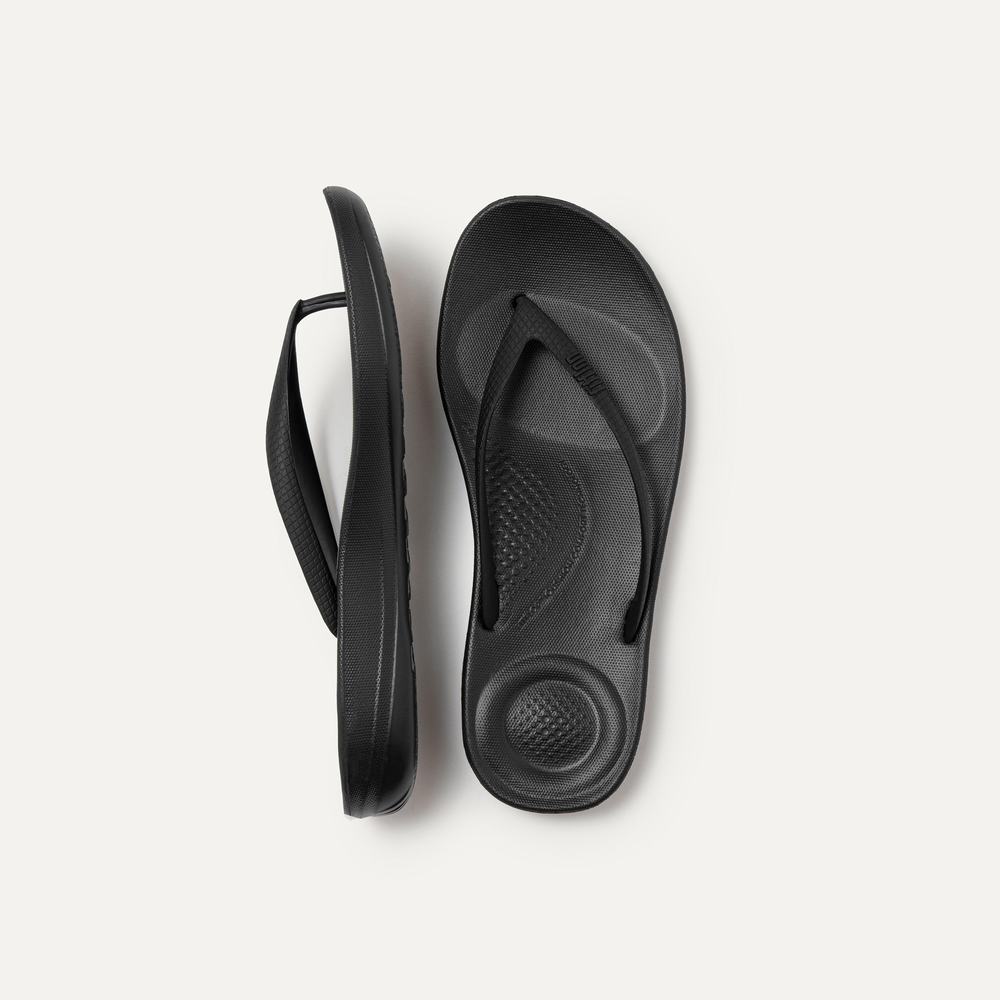 Black Women's Fitflop IQUSHION Ergonomic Flip Flops | HU7615429