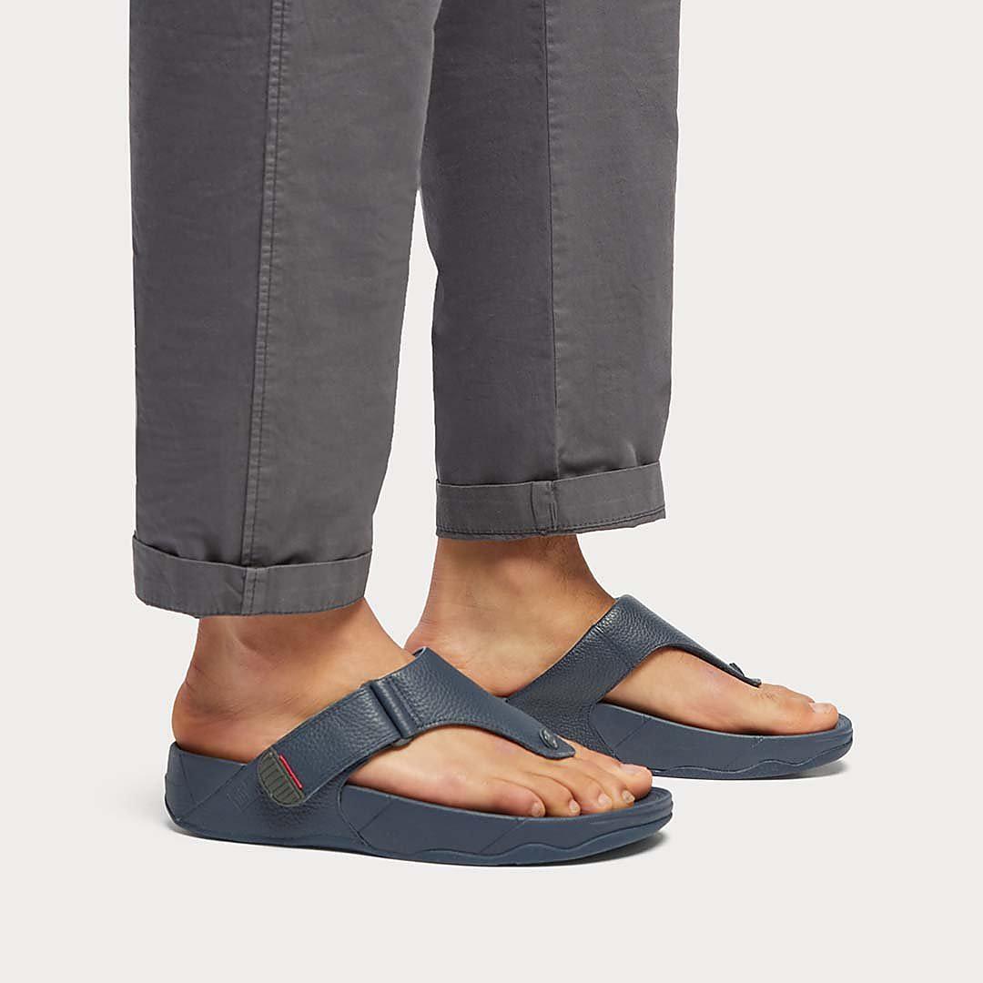 Navy Men's Fitflop TRAKK II Leather Toe-Post Sandals | EO2653417